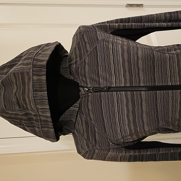 259. Lululemon Daily Practice Jacket - Picture 7 of 12